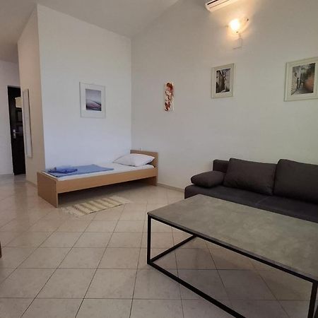 Apartman Karin Donji Karin Kültér fotó