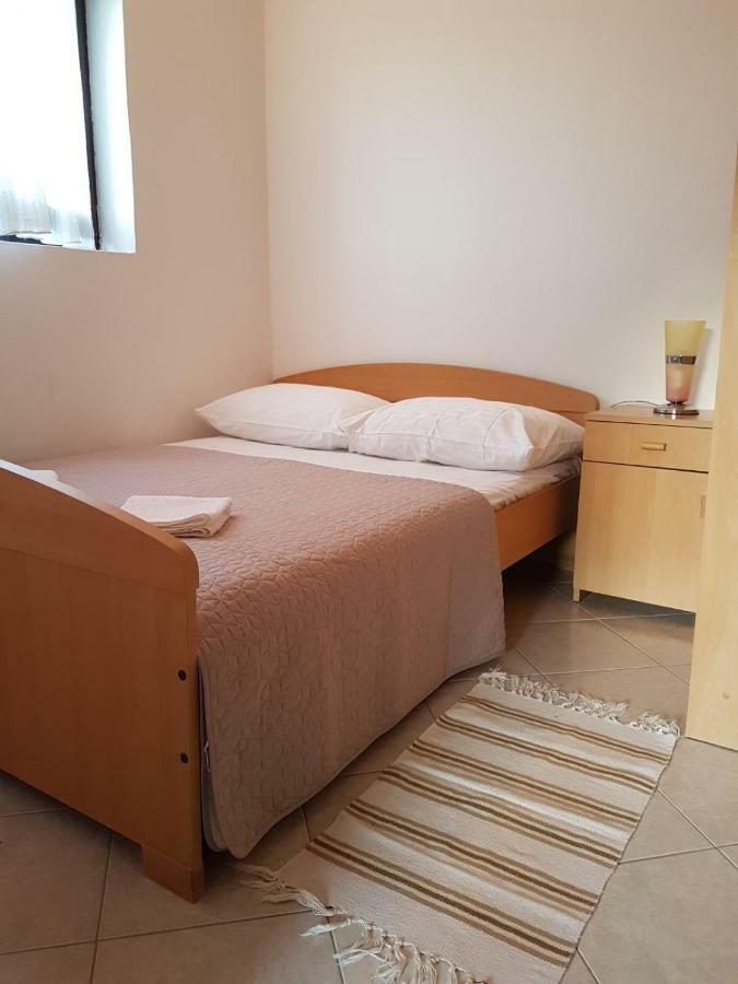 Apartman Karin Donji Karin Kültér fotó